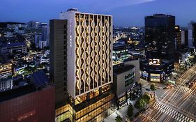 เมอร์เคียว แอมบาสเดอร์ โซล ฮงแด